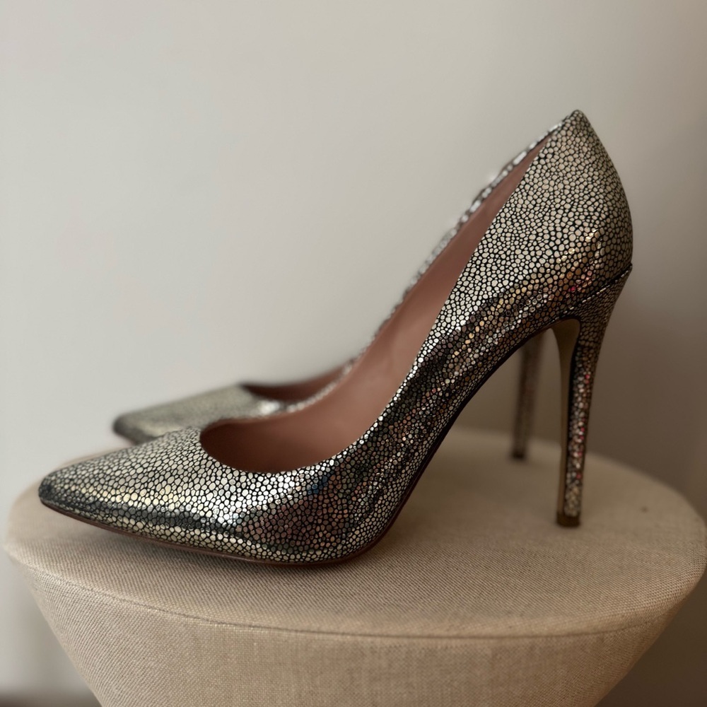 ENZO ANGIOLINI Shimmering Silver Heels (7M)